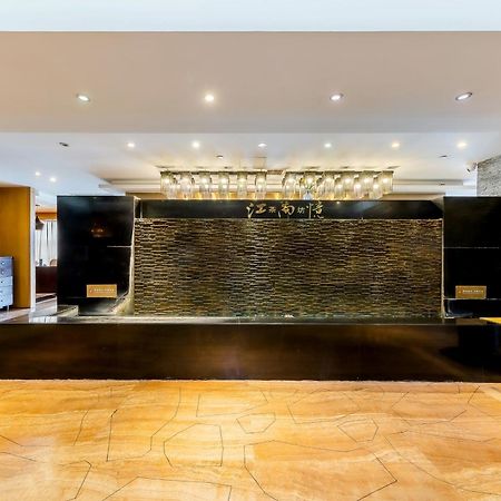 Celebrity Upper Class Hotel Чънду Екстериор снимка