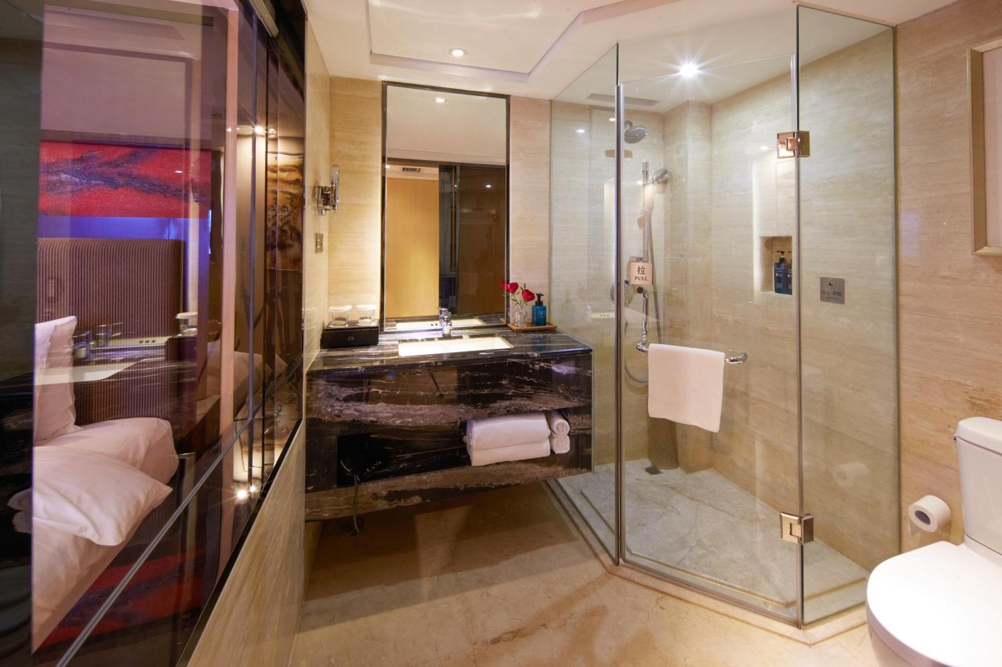 Celebrity Upper Class Hotel Чънду Екстериор снимка