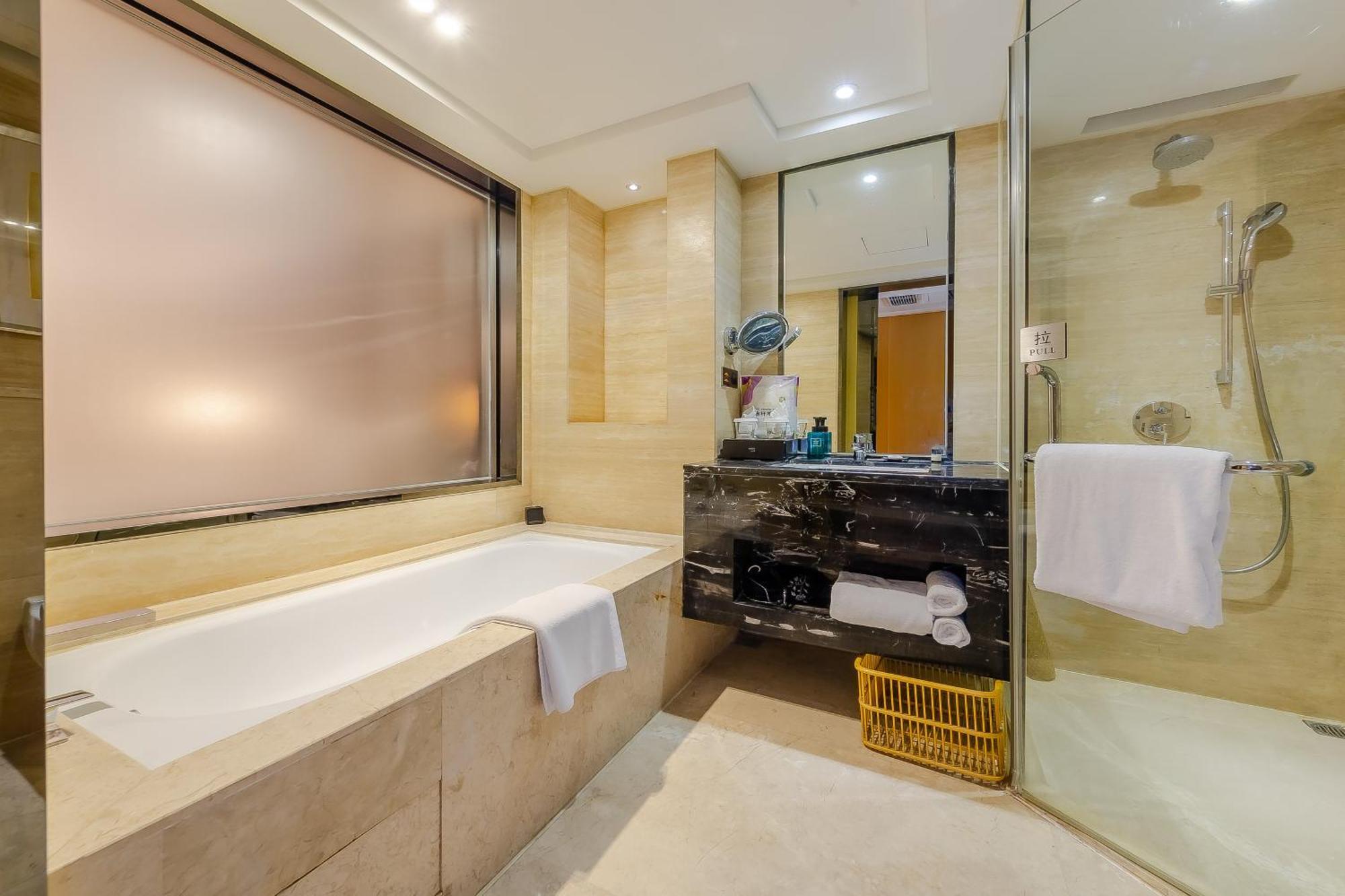 Celebrity Upper Class Hotel Чънду Екстериор снимка