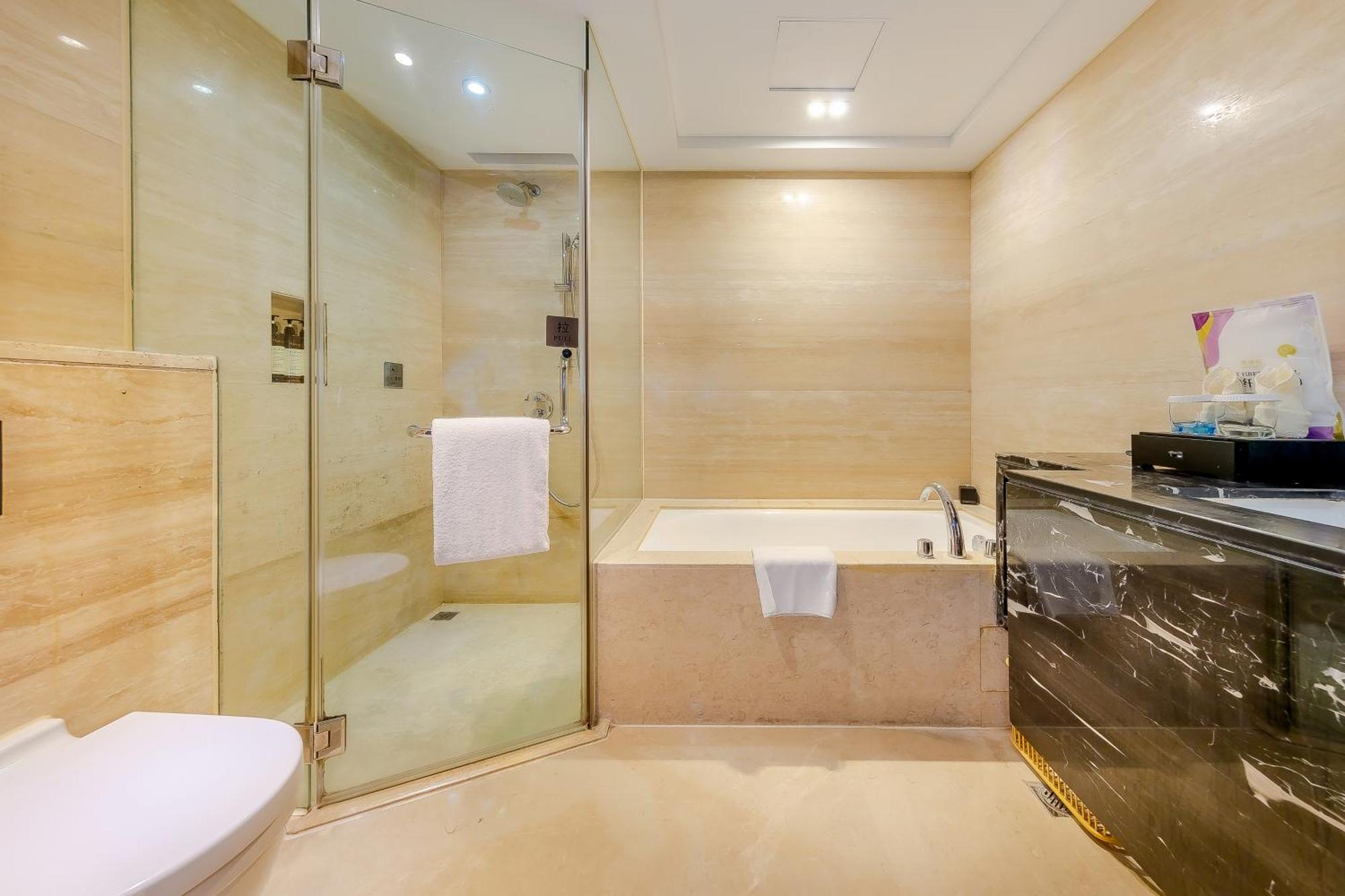 Celebrity Upper Class Hotel Чънду Екстериор снимка