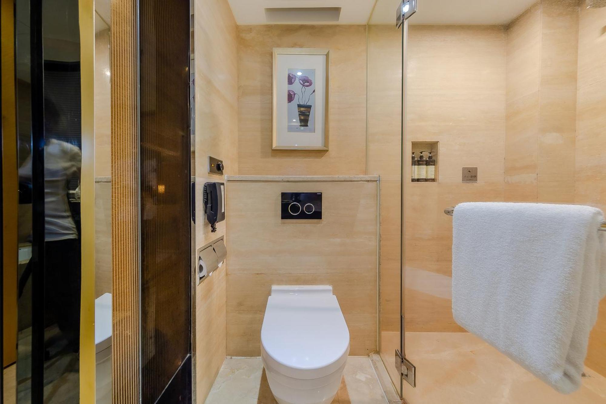 Celebrity Upper Class Hotel Чънду Екстериор снимка