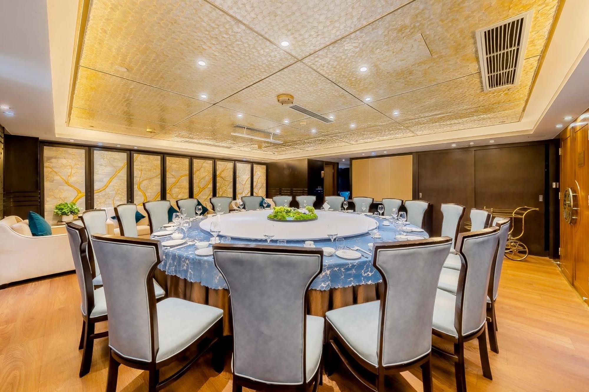 Celebrity Upper Class Hotel Чънду Екстериор снимка