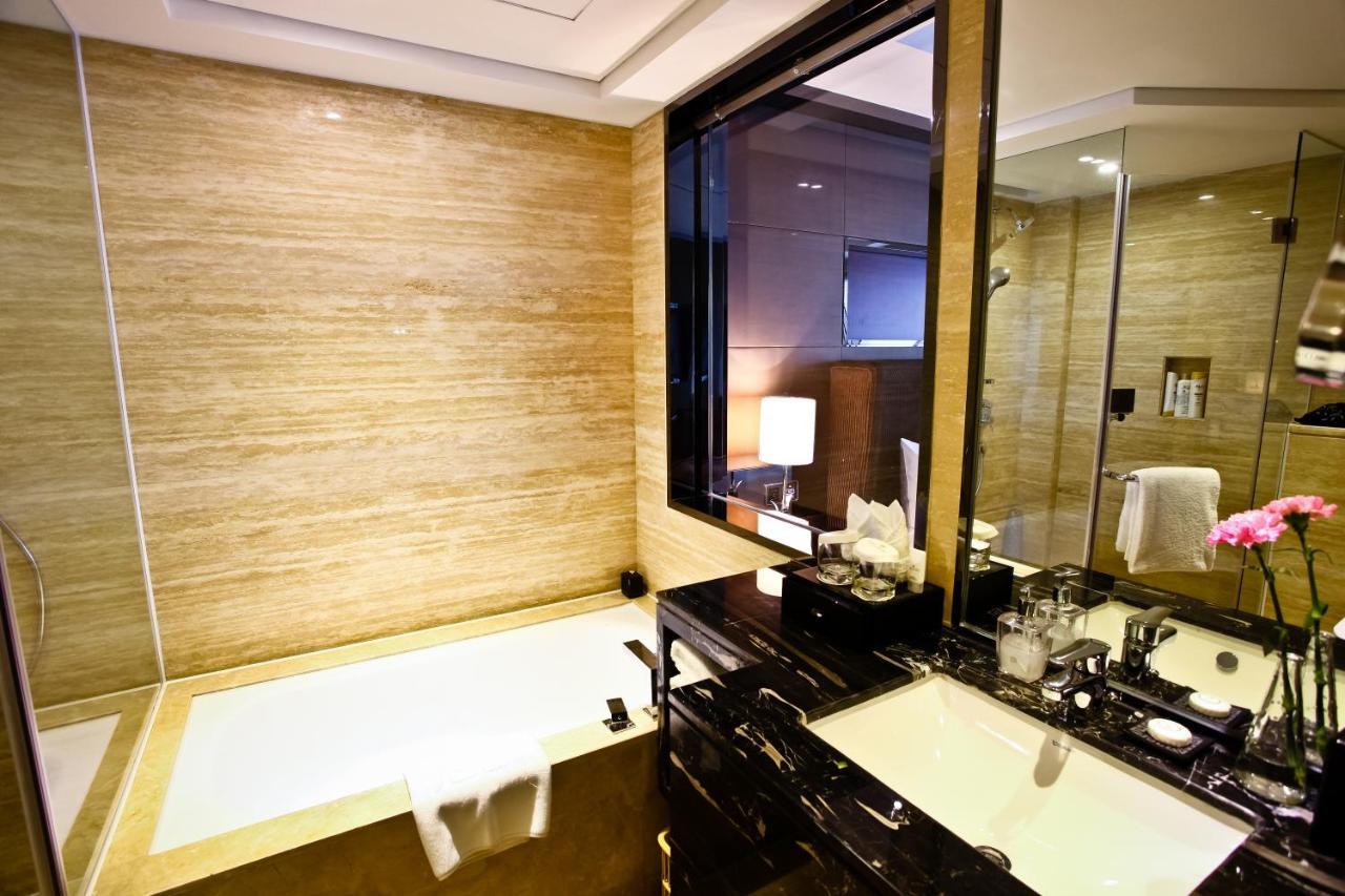 Celebrity Upper Class Hotel Чънду Екстериор снимка