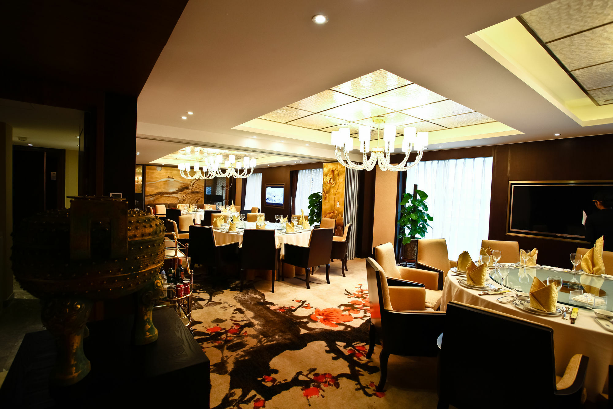 Celebrity Upper Class Hotel Чънду Екстериор снимка