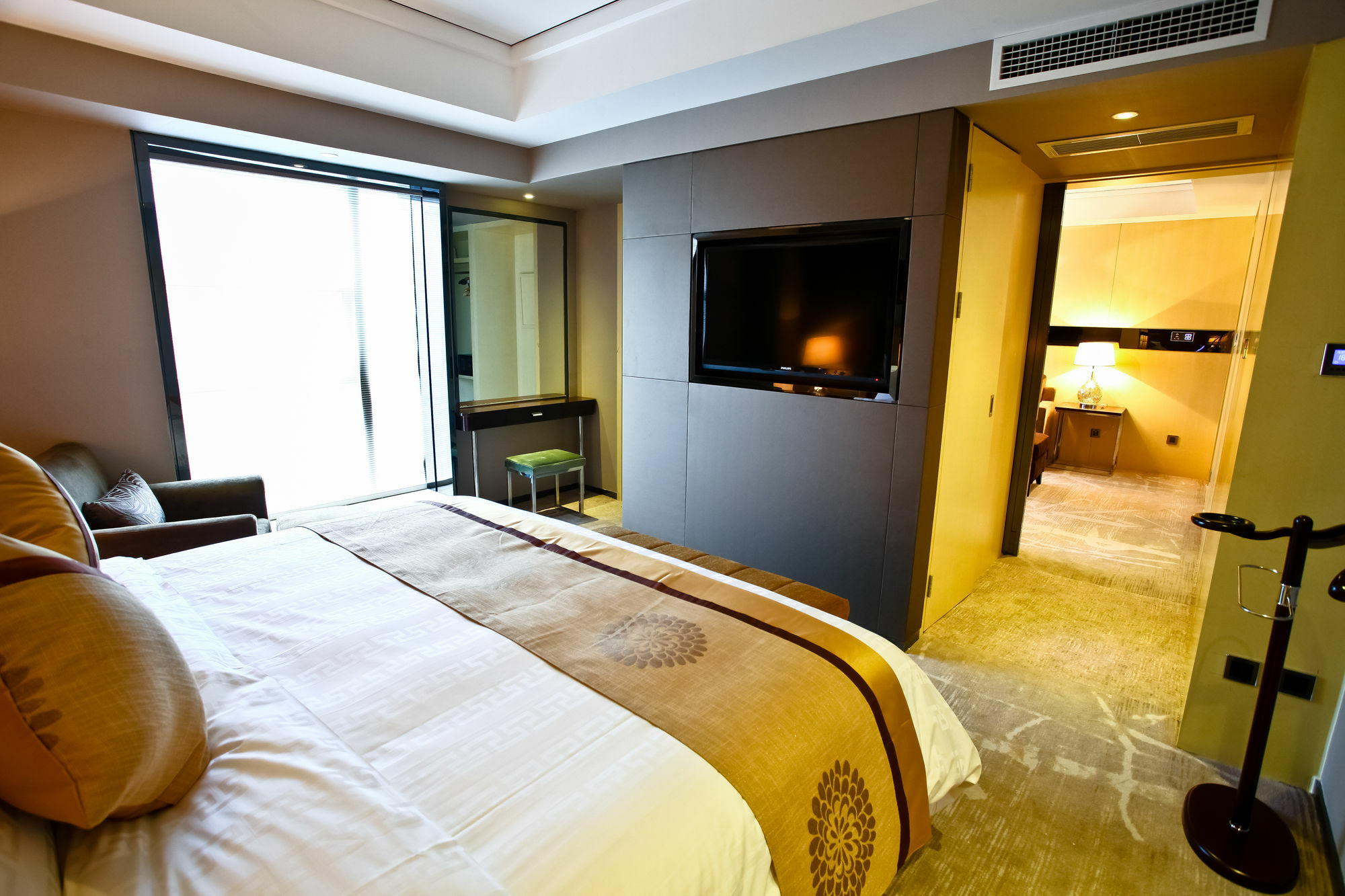 Celebrity Upper Class Hotel Чънду Екстериор снимка
